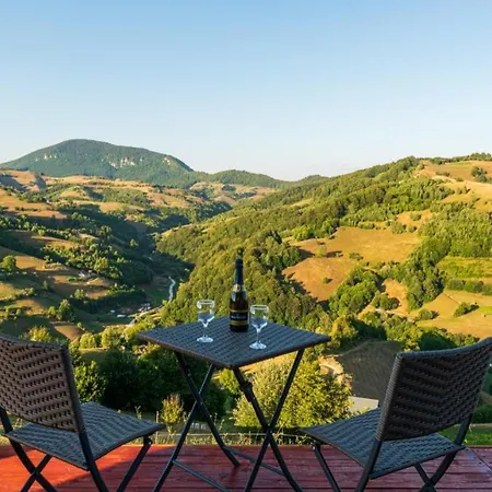 Holiday home Casuta Din Valea Iepii